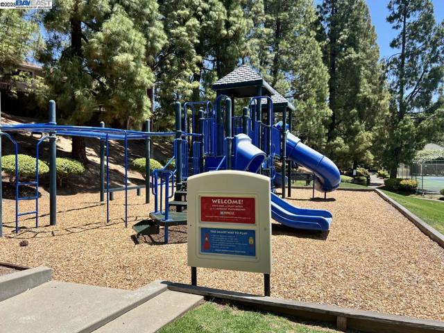 2418 Twinflower Ct, Martinez CA: https://media.crmls.org/mediaz/4842e6ea-b5df-483a-8783-52d0603c33df.jpg