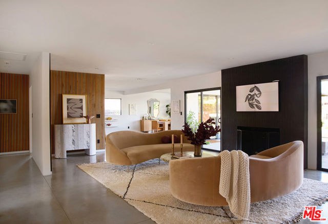 886 Teakwood Road, Los Angeles CA: https://media.crmls.org/mediaz/4842f944-471a-43b2-9f66-6018c0f7a9c2.jpg