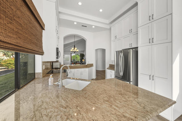 110 Celano Circle, Palm Desert CA: https://media.crmls.org/mediaz/48446b50-f5a5-4f6f-9234-adfde0064466.jpg