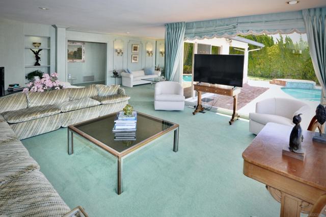 8294 Prestwick Dr, La Jolla CA: https://media.crmls.org/mediaz/48452e8c-aaa6-4ee5-a7c8-4df893b2460b.jpg