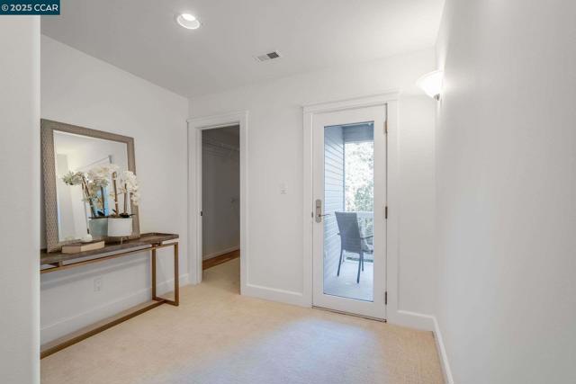 33 Altamount Drive, Orinda CA: https://media.crmls.org/mediaz/48455428-02c2-48e4-b9f0-a7efd3199e84.jpg