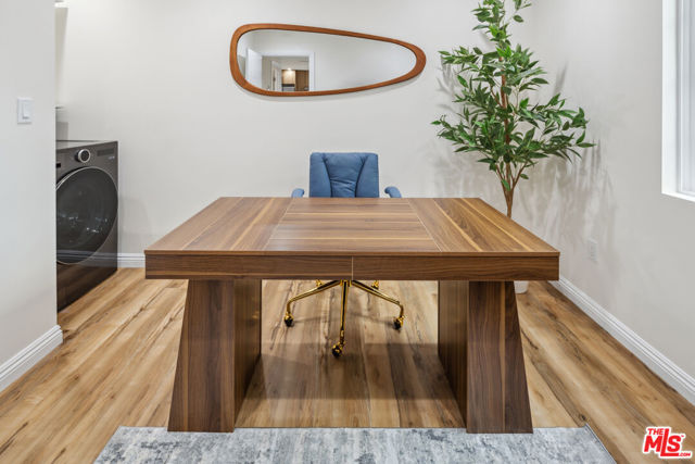 3976 Mclaughlin Avenue, Los Angeles CA: https://media.crmls.org/mediaz/484598b0-3e02-45d2-9e3d-57fb23fc73d6.jpg