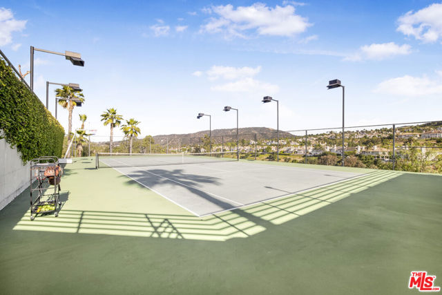 4001 Clarinda Drive, Tarzana CA: https://media.crmls.org/mediaz/484599d6-ebc1-4caa-9387-98499ff13a3f.jpg
