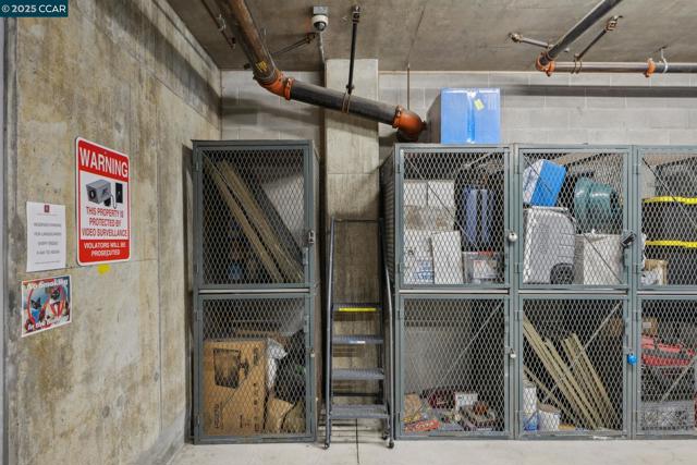 438 W Grand Ave, Oakland CA: https://media.crmls.org/mediaz/48463a9c-3ad8-482c-b7d3-6158f63c8be0.jpg