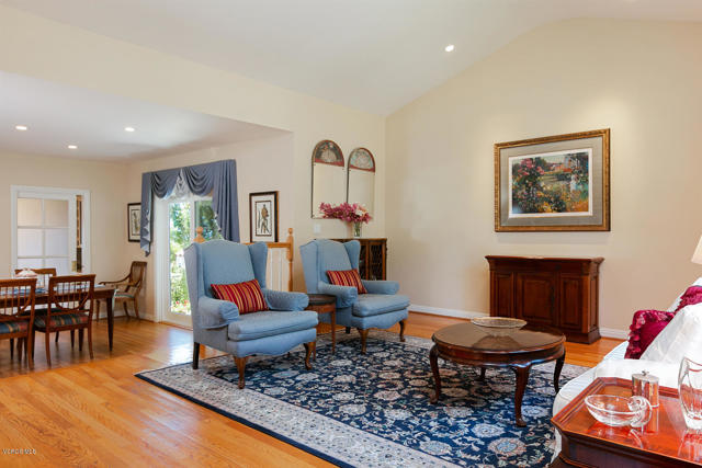 2167 Palomar Avenue, Ventura CA: https://media.crmls.org/mediaz/48464f3c-709c-4be3-95df-1e24a680414c.jpg