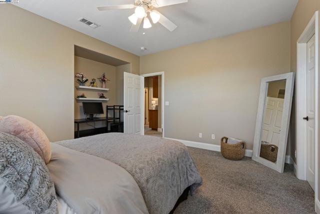 6454 Green Castle Cir, Discovery Bay CA: https://media.crmls.org/mediaz/4846af25-a3c4-44b7-b0e3-732c3a6528f1.jpg