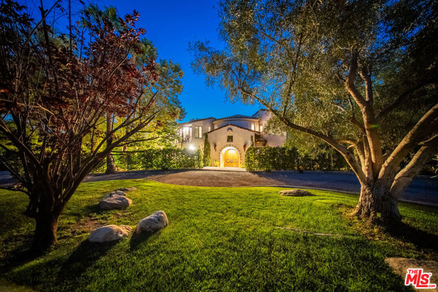 5850 Lapworth Drive, Agoura Hills CA: https://media.crmls.org/mediaz/4846dbe8-122c-4ecf-9141-31ec90590cd1.jpg