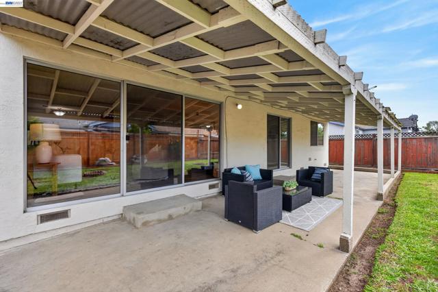 Image 30 of 32 For 15753 Via Sonata