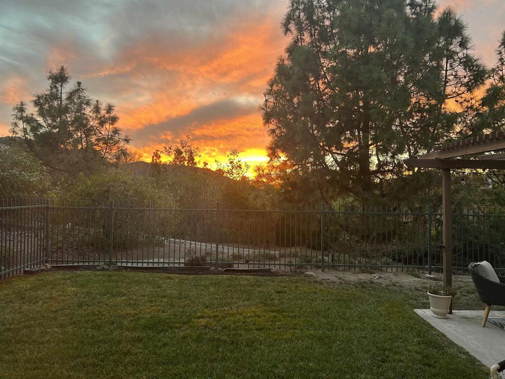 https://media.crmls.org/mediaz/48470a81-d9bd-4d75-bf73-7c2f0ed682dd.jpg?preset=X-Large