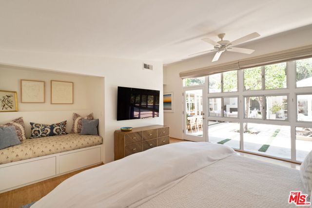 3366 Mandeville Canyon Road, Los Angeles CA: https://media.crmls.org/mediaz/48474453-a470-4708-9b75-e593d521a990.jpg
