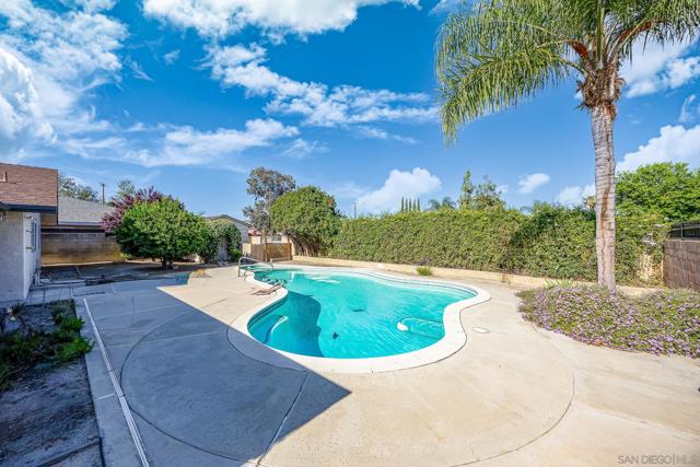 26463 Hamre Pl, Hemet CA: https://media.crmls.org/mediaz/48477d07-6a18-4821-8f00-c3f029d7e9b7.jpg