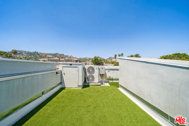 1223 N Hayworth Avenue, West Hollywood CA: https://media.crmls.org/mediaz/4847ac59-32df-4114-91af-ad02a1c616df.jpg