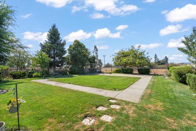 2675 Pacheco Pass Highway, Gilroy CA: https://media.crmls.org/mediaz/48489db1-8947-4f55-b85f-d2276c63fc92.jpg