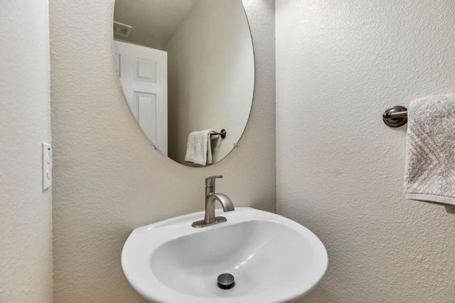 9642 Eagle Hills Way, Gilroy CA: https://media.crmls.org/mediaz/48489df1-07af-4035-adbc-0de12da50765.jpg