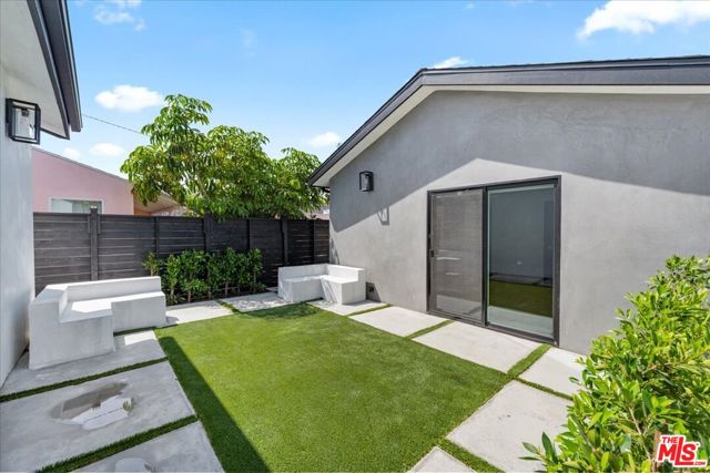 5530 Geer Avenue, Los Angeles CA: https://media.crmls.org/mediaz/4848e574-e58d-481b-a4a0-46ca86393434.jpg