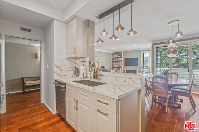 12115 San Vicente Boulevard, Los Angeles CA: https://media.crmls.org/mediaz/484950e9-bcc2-4e36-a86f-66bd49acdbed.jpg