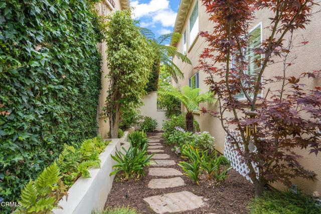 985 Corte Augusta, Camarillo CA: https://media.crmls.org/mediaz/484953e4-be41-4412-a554-cc35dd108cd8.jpg
