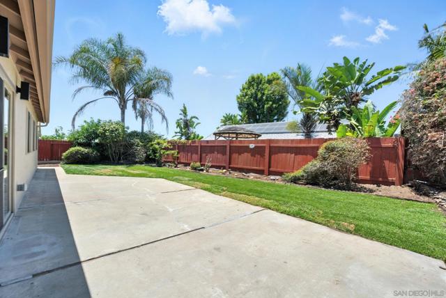 1285 Waxwing Ln, Chula Vista CA: https://media.crmls.org/mediaz/48496164-6e7c-4d53-b0d5-8983c08bbbbf.jpg