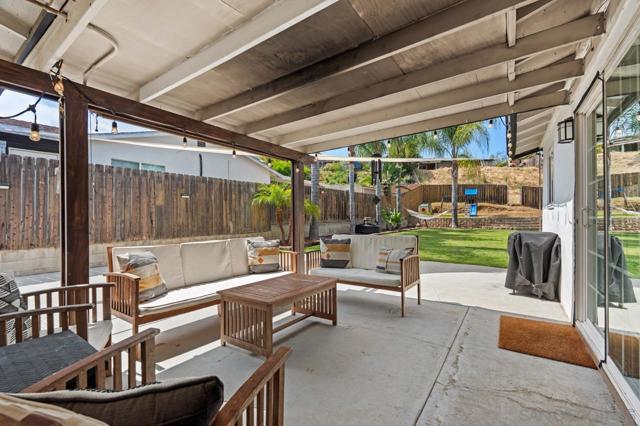 9126 Heatherdale St, Santee CA: https://media.crmls.org/mediaz/484992c3-21cf-4ba2-a8c2-53ac79e16898.jpg