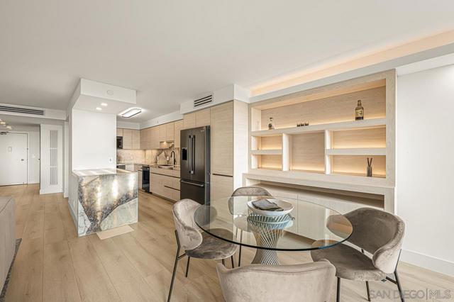 1820 Avenida Del Mundo, Coronado CA: https://media.crmls.org/mediaz/4849b8fa-8676-4d93-9dac-1f63208d88d3.jpg