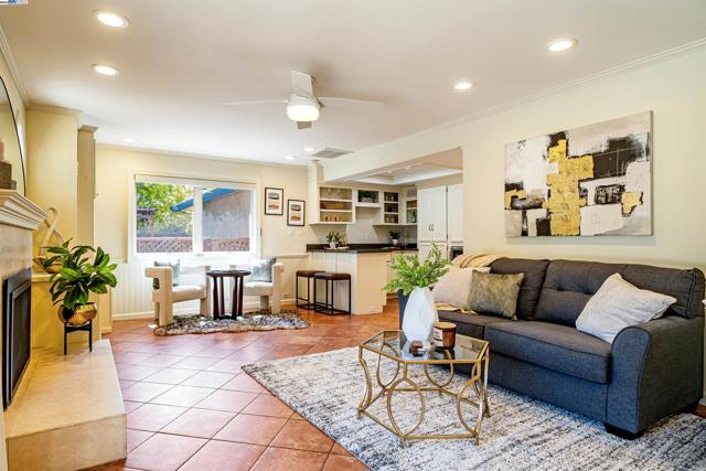 216 Salamanca Ct, San Ramon CA: https://media.crmls.org/mediaz/4849f312-408e-450a-8064-4e015e0c432b.jpg