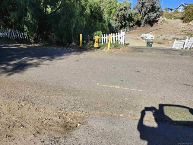 238 Lilac Dr., El Cajon CA: https://media.crmls.org/mediaz/484a201e-5b5e-46ee-b19f-2ae8236ea5da.jpg