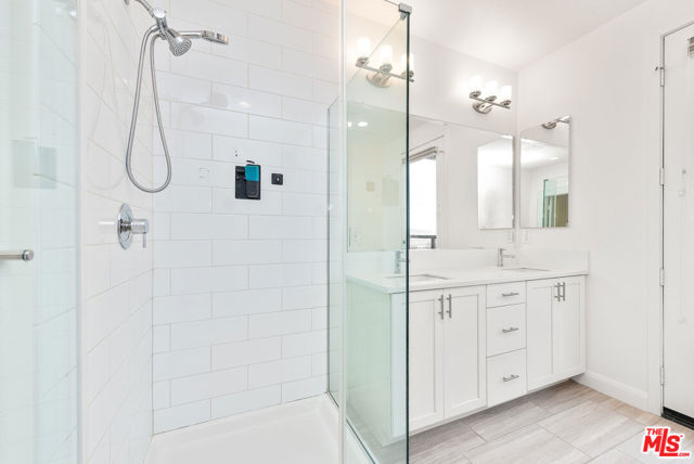 516 E Imperial Avenue, El Segundo CA: https://media.crmls.org/mediaz/484a2f17-4cdb-49ea-8a3c-130fd291b7f7.jpg