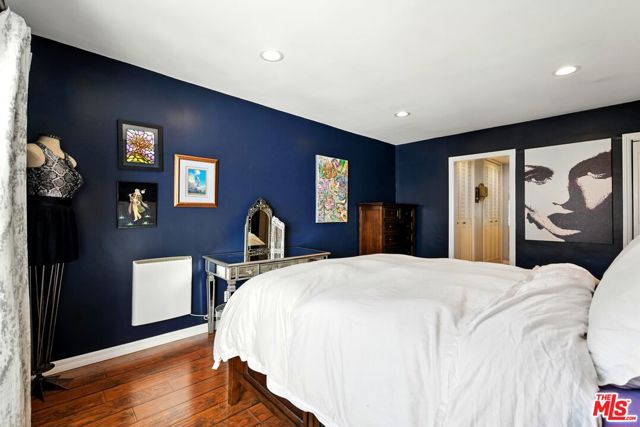 12955 Riverside Drive, Sherman Oaks CA: https://media.crmls.org/mediaz/484a41ca-6f3d-4e7e-a55a-36d0096b9aeb.jpg