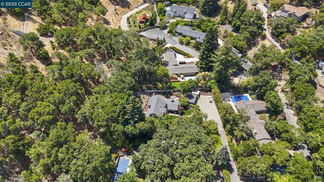 3475 Springhill Rd, Lafayette CA: https://media.crmls.org/mediaz/484a6ba4-0cc9-4454-bc95-f350b1709ddc.jpg