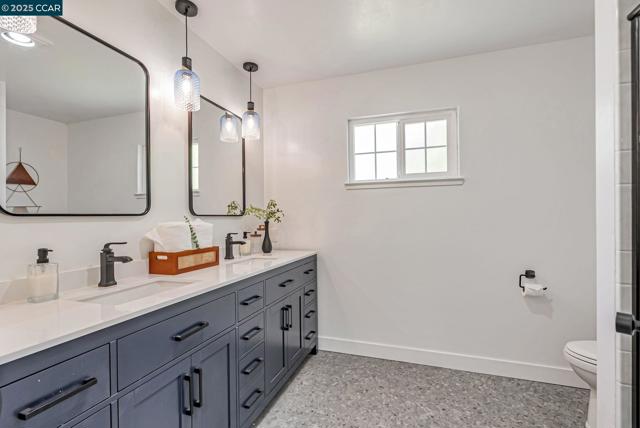 1836 Boxwood Dr, Concord CA: https://media.crmls.org/mediaz/484a9698-ad08-47c8-a62a-c433dc0cc324.jpg