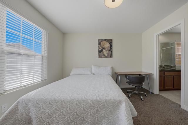 80049 Silver Sage Lane, La Quinta CA: https://media.crmls.org/mediaz/484aa27d-9c74-4e18-a30a-a0ce9dceb448.jpg