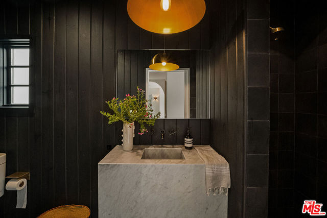 Image 22 of 43 For 3128 Stanford Avenue