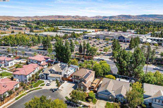 635 Eliot Dr, Livermore CA: https://media.crmls.org/mediaz/484be798-cd77-4d6b-8fb0-8379fd6e7c2a.jpg