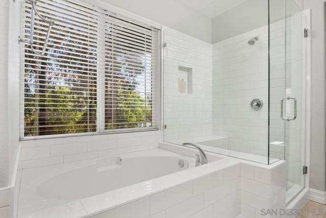 6 Reston Way, Ladera Ranch CA: https://media.crmls.org/mediaz/484c0b79-df0e-4fe0-800a-a8e7e6a67db3.jpg