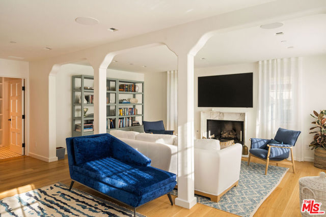 Image 24 of 72 For 705 Palisades Beach Road