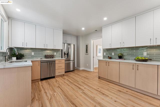 1057 Arlington Blvd, El Cerrito CA: https://media.crmls.org/mediaz/484cd5df-0439-49bb-8382-4214d3edf93c.jpg