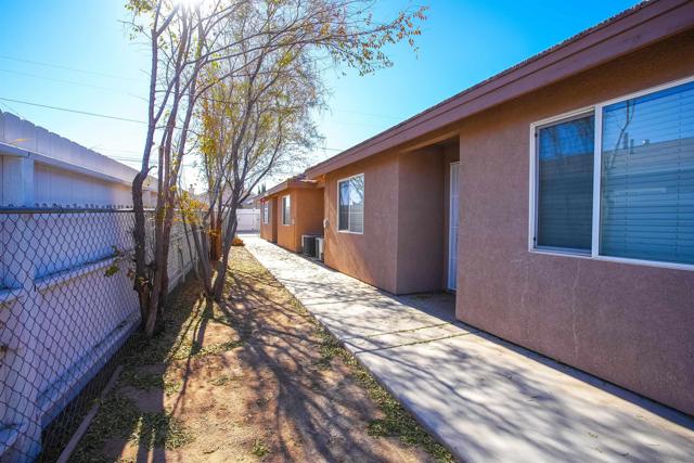 16475 Vine St, Hesperia, California 92345, ,Multi-Family,For Sale,Vine St,240025582SD