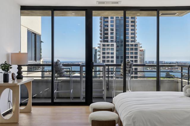 700 Front St, San Diego CA: https://media.crmls.org/mediaz/484cfe1c-e19f-48a5-a516-c1615e3c1803.jpg