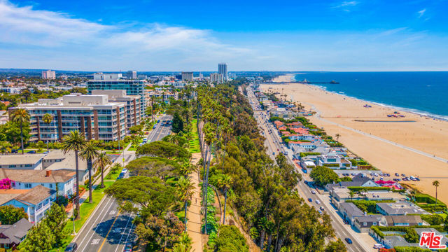 502 San Vicente Boulevard, Santa Monica CA: https://media.crmls.org/mediaz/484d0cde-bb62-4dc5-8e9e-5602abb9b04f.jpg