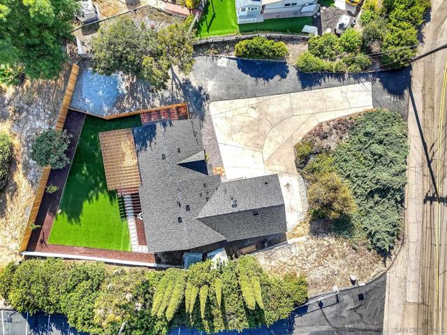 10183 Madrid Way, Spring Valley CA: https://media.crmls.org/mediaz/484d391e-6cf2-4843-9bac-29039ef91f10.jpg