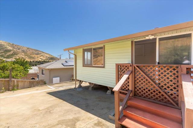 659 Ash Avenue, South San Francisco CA: https://media.crmls.org/mediaz/484e03a0-4d90-4f73-93b4-29681a392ca2.jpg