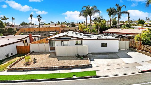 8937 Hammond Dr, San Diego CA: https://media.crmls.org/mediaz/484e2e54-0eb5-4eac-b5b2-8863bccf9b89.jpg