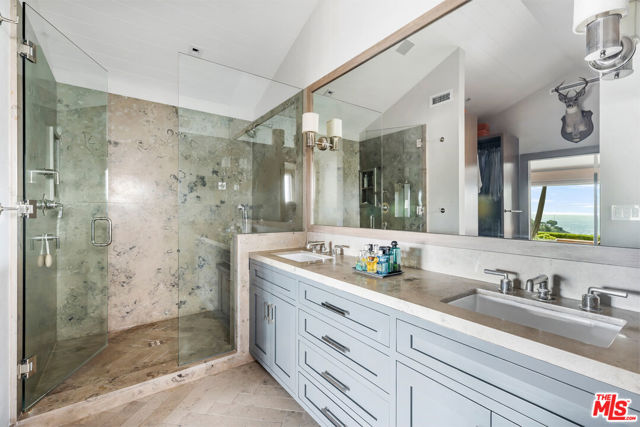 8814 Pinto Place, Los Angeles CA: https://media.crmls.org/mediaz/484e7249-39d7-4879-a4e5-2617d7a253c8.jpg