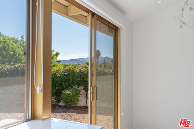 1943 Stonesgate Street, Westlake Village CA: https://media.crmls.org/mediaz/484e8822-4760-4044-a753-b9d9ea9ebb1b.jpg