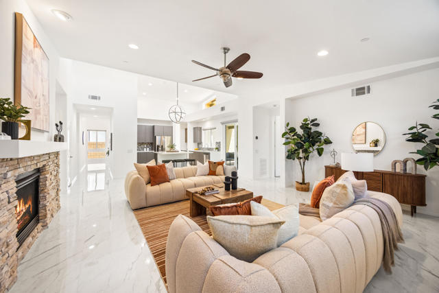 562 Skylar Lane, Palm Springs CA: https://media.crmls.org/mediaz/484ede94-372d-4184-ab17-ed359b9929c1.jpg