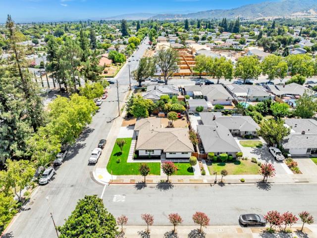 700 Eschenburg Drive, Gilroy CA: https://media.crmls.org/mediaz/484f1feb-f8ed-4f27-9a45-7b9efa1b5524.jpg