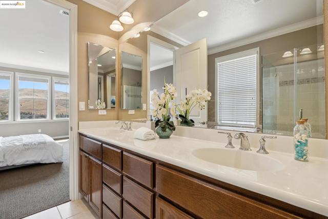 6686 Chalk Hill Ln, Vallejo CA: https://media.crmls.org/mediaz/484f3444-e040-4a3a-bf8c-652c4fe1ec60.jpg