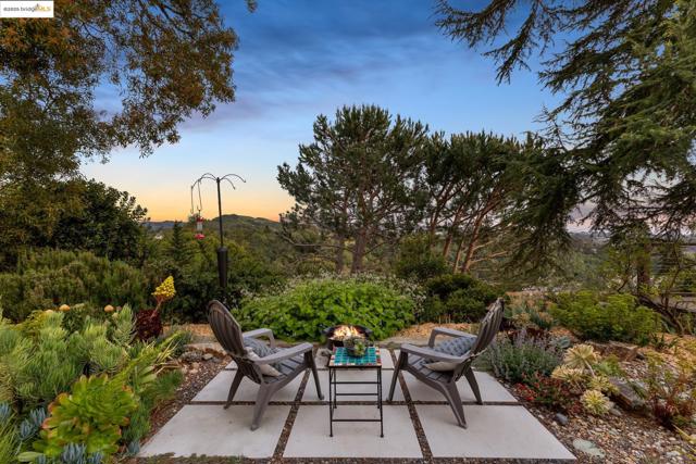 5345 Crown Ct, Castro Valley CA: https://media.crmls.org/mediaz/484fc396-8481-408c-9d3b-546c571591fc.jpg