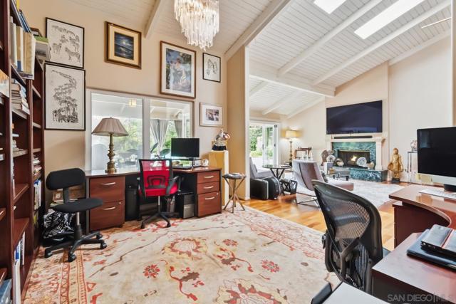 5979 Via Zurita, La Jolla CA: https://media.crmls.org/mediaz/484ff62f-1f4e-4627-8056-c49f7b93f937.jpg