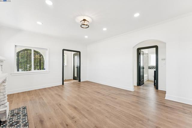 2734 Macarthur Blvd, Oakland CA: https://media.crmls.org/mediaz/4850280c-edf6-4ca8-a36e-d71c743885ee.jpg
